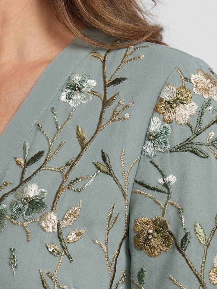 Evadne | Abito lungo a maniche corte con scollo a V e fantasia floreale
