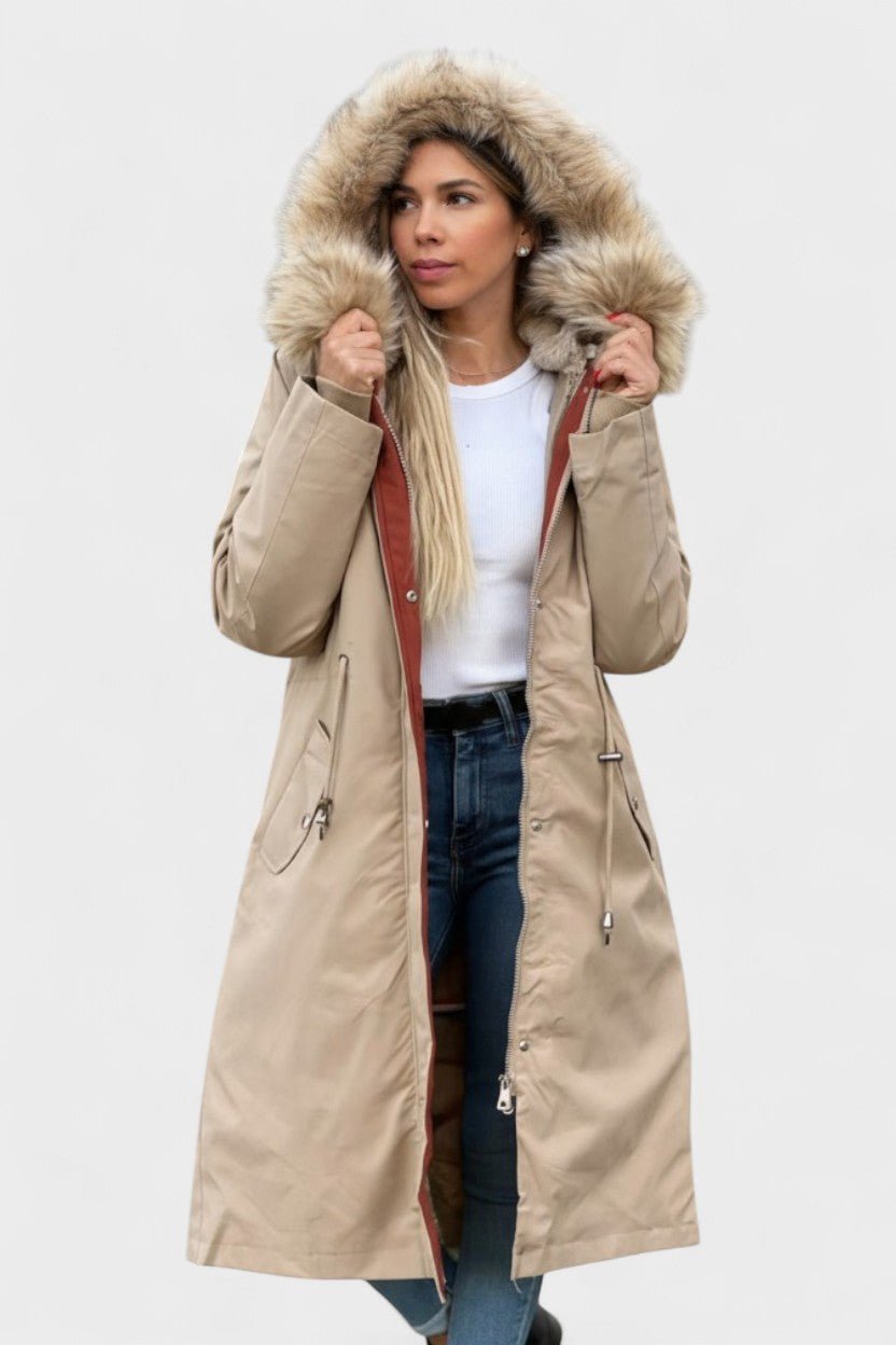 Giada | Cappotto Lungo con Cappuccio e Dettagli Chic